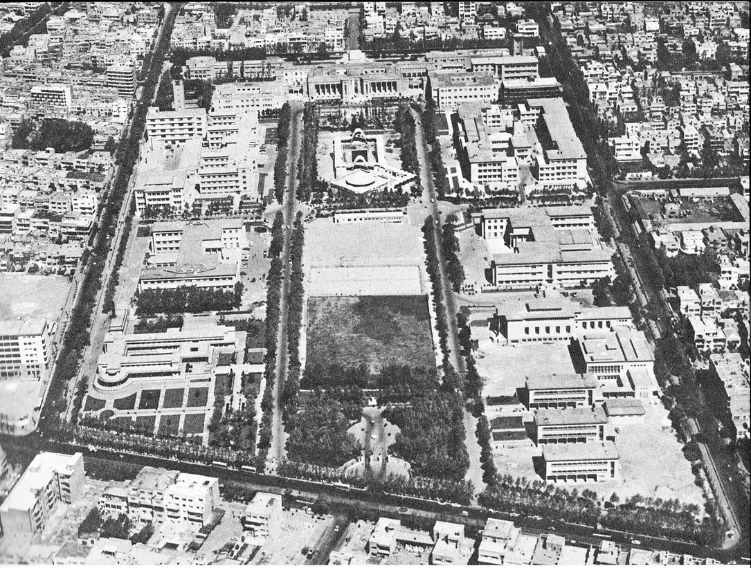 دانشگاه تهران در سال 1313 در خارج از شهر دانشگاه تهران در سال 1313 در خارج از شهر